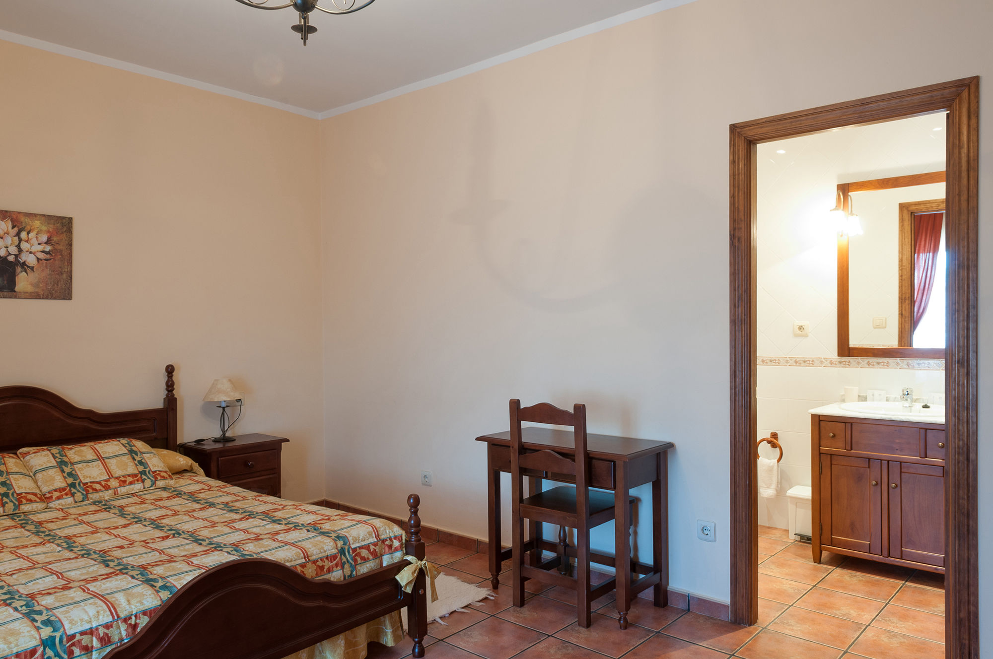 Escalera y distribuidor interior de Casa Vielba